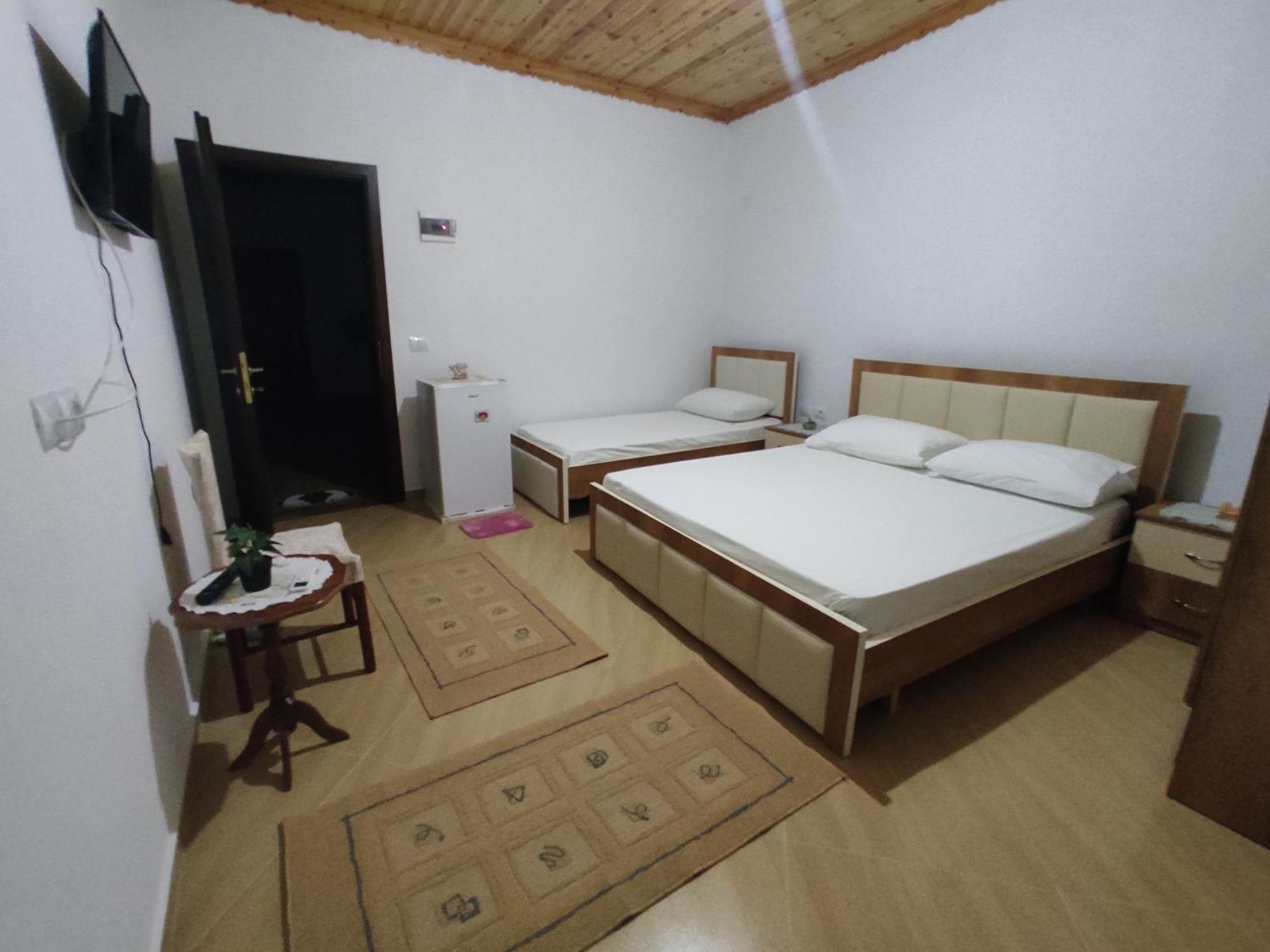 Dino Guest House Gjirokastër Exterior foto
