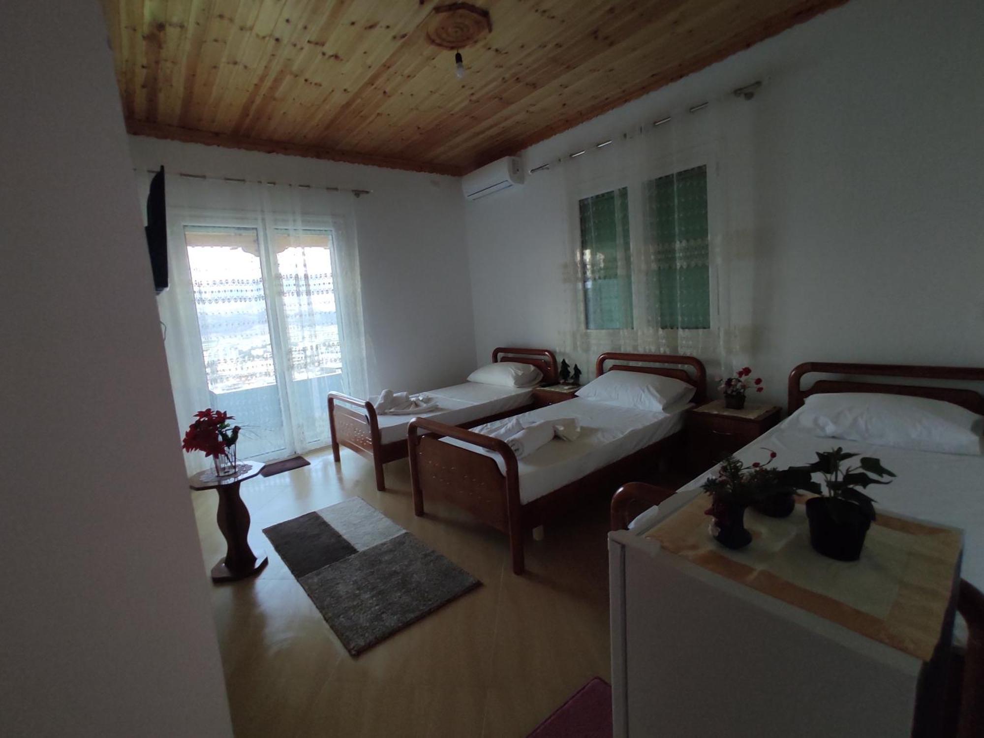 Dino Guest House Gjirokastër Exterior foto